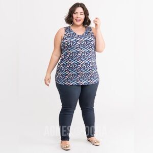 Sale 3 for $15 NWT Medium Agnes & Dora™ Everyday Tank V-Neck Art Night